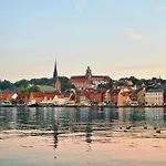 - Stilvoll, Grosszuegig Mit Sauna & Kamin Apartment Wagersrott